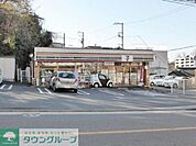 セブンイレブン横浜鶴見東寺尾3丁目店 徒歩11分。 830m