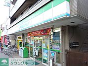 ファミリーマート 徒歩14分。 1050m