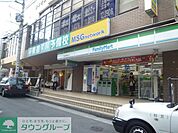 ファミリーマート 徒歩7分。 500m
