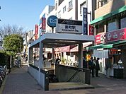 要町駅 160m