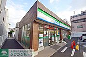 ファミリーマート板橋高島平団地前店 徒歩4分。コンビニ 320m