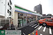 ファミリーマート 徒歩5分。 380m