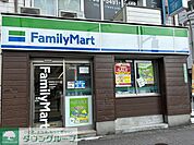 ファミリーマート 用賀駅前店 徒歩4分。 280m