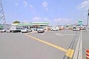 ファミリーマート川越今成店 827m