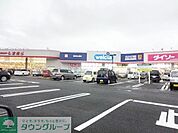 ラーレ八王子諏訪 徒歩6分。ショッピングセンター 450m
