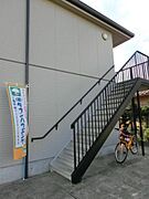 舗装された敷地内です