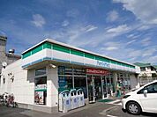 ファミリーマート四街道中央店 徒歩10分。コンビニ 800m
