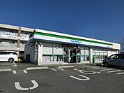 ファミリーマート 867m