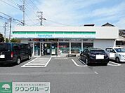 ファミリーマート市川インター店 徒歩3分。 230m