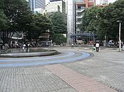 池袋西口公園 204m