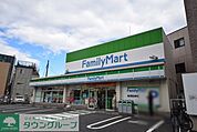 ファミリーマート赤羽岩淵町店 徒歩9分。コンビニ 650m