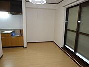 ★買い物便利！全室角部屋！都市ガス★