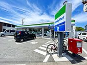 ファミリーマート湘南松尾店 徒歩9分。 700m