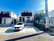 令和5年築の築浅美邸！2台駐車可能なゆとりのあるカースペースです◎