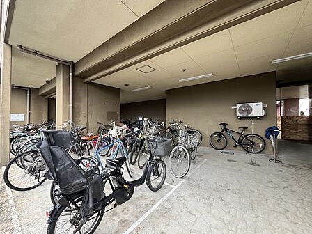 屋根付きの為雨や雪から自転車を守れます◎