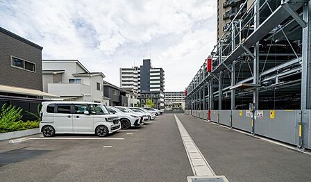 敷地内に駐車場完備!最新の空き状況など詳細は担当者までお問い合わせください!