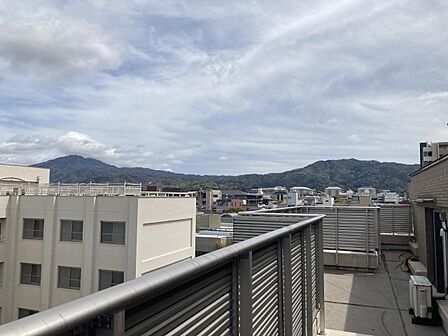 ルーフバルコニーから比叡山と大文字
