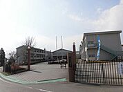 【周辺環境】富士根南小学校まで2100ｍ（徒歩約27分）