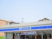 ローソン富士中里店 徒歩9分。 650m