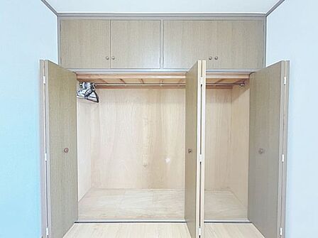 東側洋室6帖収納