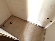 【トイレ】解体が終わり床・壁を貼る準備が進んできました。清潔な空間が出来上がろうとしています。