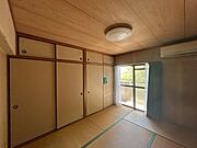 【洋室】和室から洋室に間取り変更を行います。