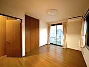 【洋室】1階南側7帖洋室です。