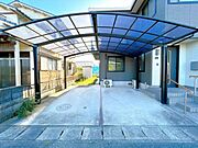 【駐車場】お車は並列で2台止めることができます。