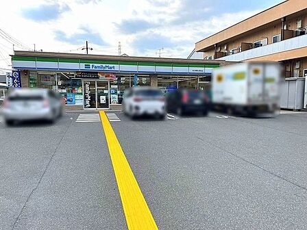 ファミリマート枚方御殿山駅前店 800m