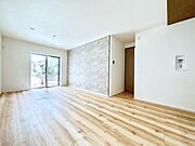 ◆2号棟◆〜Living〜  豊かな陽光がこの場所を照らしだす。  光溢れるこの空間はみんなの笑顔が集う場所、時を忘れ、つきることのないたわいもない会話を楽しむ時間、たくさんの思いが綴られる場所。