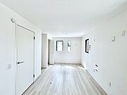 ～Bed Room～　お子様の成長に合わせて住まいのレイアウトも変わります。思春期のプライバシーを重視したり、成長に合わせて机やベットを配置したり。将来を見越しての住まい選びも大切です。