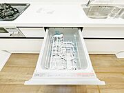 面倒なお片づけは食洗機にお任せ！家事の負担が減って、時間にも気持ちにもゆとりができます。