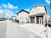 ～Exterior～　前面道路：北東 5.97m 公道　前面道路は閑静な住宅地をはしる車通りの少ない道路。駐車の出し入れもらくらくです！ご不明点・現地見学のご希望は、お気軽にお問い合わせください！