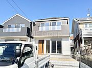 ◆2号棟◆～Exterior～　堂々たる趣ながら、主張し過ぎずどこか余裕を感じさせるシャープなフォルムで佇む邸宅は、晴天の空と照らし合わせる事で、本来あるべき完成形の姿を見せてくれます。
