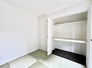 柔らかい畳の空間は、お子様の遊び場や来客時のおもてなしの場所として重宝します。 