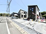 前面道路はきちんと整備されています  