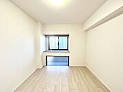 ～Bed Room～　子供部屋はお子様にとって大変重な役割があります。子供一人で過ごす空間を与えることで、宿題や勉強時間も自然と増えまた自ら部屋の片付けや掃除なども促すことに繋がります。