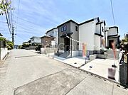 ～Exterior～　前面道路は閑静な住宅地をはしる車通りの少ない道路。駐車の出し入れもらくらくです！ご不明点・現地見学のご希望は、お気軽にお問い合わせください！
