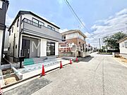 ～Exterior～　前面道路は閑静な住宅地をはしる車通りの少ない道路。駐車の出し入れもらくらくです！ご不明点・現地見学のご希望は、お気軽にお問い合わせください！