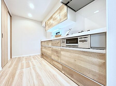 ~Kitchen~ 広くて使いやすいキッチンなら家族でいっしょに料理をつくったり、後片付けも手間なくできちゃいます♪収納もたっぷりあるので、いつもすっきりと清潔な印象を保てます。