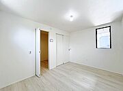 ウォークインクローゼットがあるお部屋。季節ごとの入れ替えも不要で便利です！