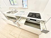 使いやすさを優先したスライド式収納タイプ！