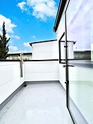 ◆No.1◆～Balcony～  バルコニーは温かい陽がさしこみ、お布団や洗濯物を気持ちよく干すことができます。使いやすく開放的なバルコニーです♪陽ざしがたっぷり降り注ぐ、バルコニー付き住まい。  