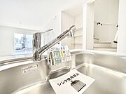 いつでも清潔なおいしいお水を。一つの水栓で水道水と浄水を使い分け。