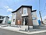 外観：◆1号棟◆～Exterior～　角地により陽当り・風通し良好です。うららかな陽射しがどのお部屋にも降り注ぎますように、快適さを追求した間取設計。生活を恵みの豊かな永住の地へと変えてくれます。