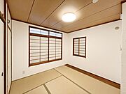 ～Japanese Room～  和室が持つ特別な時間、麗らかな春のやわらかな時、冬枯れの時がもたらす凛とした時間、経る年月によって表情を変える特別な場所、家族みんなのお気に入りの空間。  