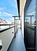 バルコニー：～Balcony～　南向きのバルコニーの前には雲以外に太陽を遮るものがありません。お洗濯物も乾きやすく、何より明るく気持ちのいい光が入ってきます。使いやすく開放的なバルコニーです♪