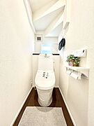 ◆1号棟◆～Toilet～　清潔感のある水回り♪トイレはウォシュレット付きです◎トイレは毎日使わざるを得ないもの。いつも清潔を保ちたいですね。トイレが2ヶ所あるので朝の混雑時に便利です！