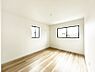 寝室：～Bed Room～　部屋数が多いのが戸建てのメリットです。ご家族が増えたことで手狭に感じていた住まいも戸建てでは各居室プライバシーを保つことができます。住まいにゆとりが生まれ心もリラックスできます♪