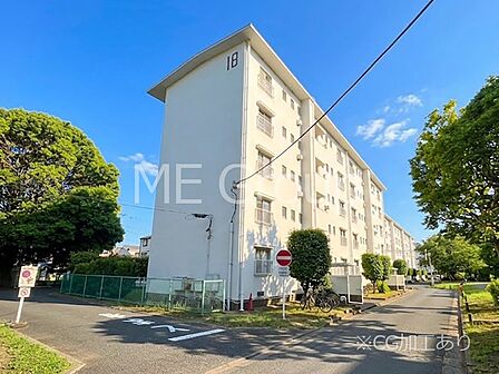 ~Exterior~ 毎日のお散歩も快適な緑に恵まれたエリアで、自然に包まれた穏やかな暮らしを実現するための、ゆとりある住環境が整っています。緑の潤いを感じながらホッと生活できそう。